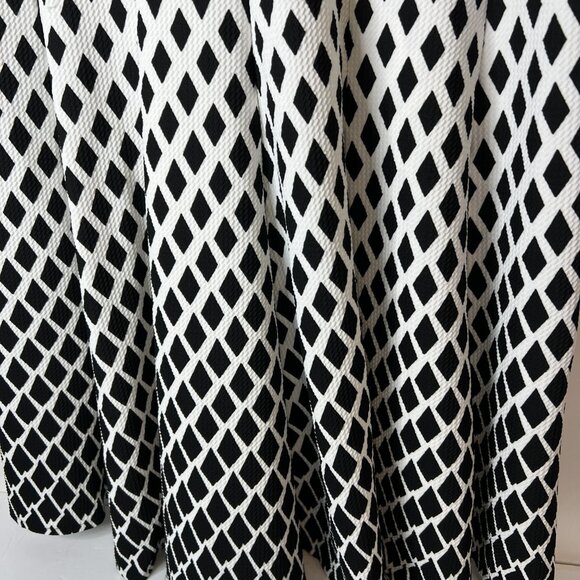 HAANI Woman Size 2X Flare Dress White Black Diamond Pattern Sleeveless Keyhole - Picture 3 of 6